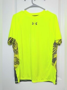 Under Armour HeatGear Mens Medium Neon Yellow Hi Vis Gym Running Athletic Shirt